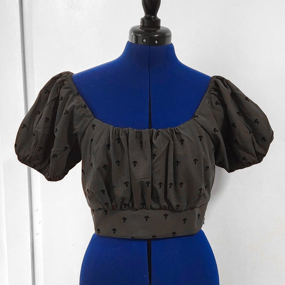 Crop top with mushroom print sizes 8 from Disturbia